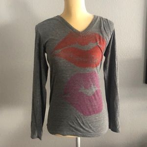 Supermaggie Kisses Print V-Neck Longsleeve